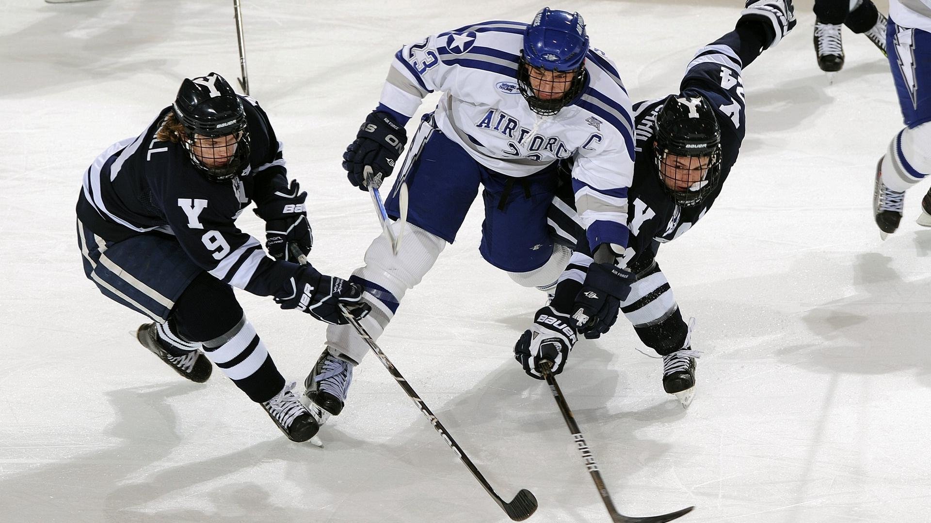 卡利亚里前锋跑位灵活打乱防线，卡利亚里战绩500