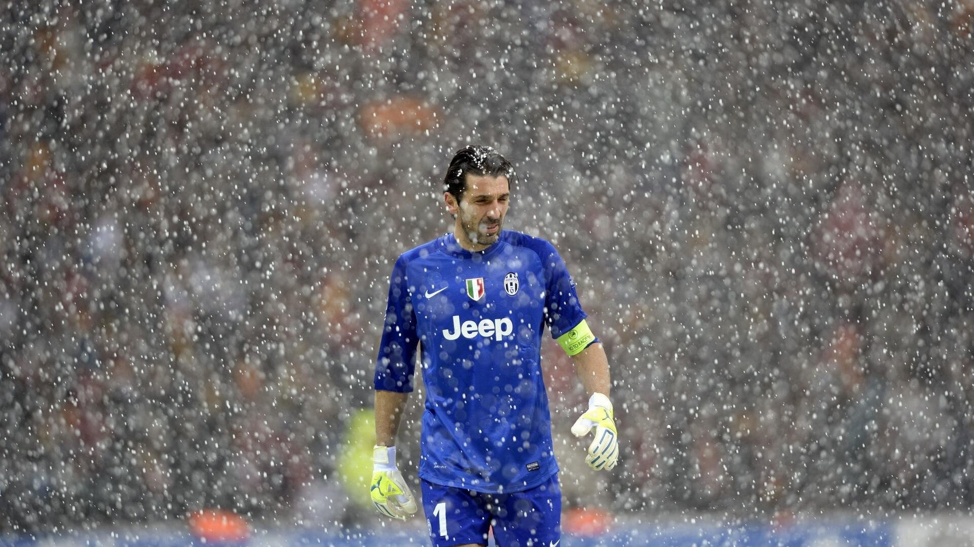 _赛后盛宴：运动员互动与粉丝大合影_，运动员合照