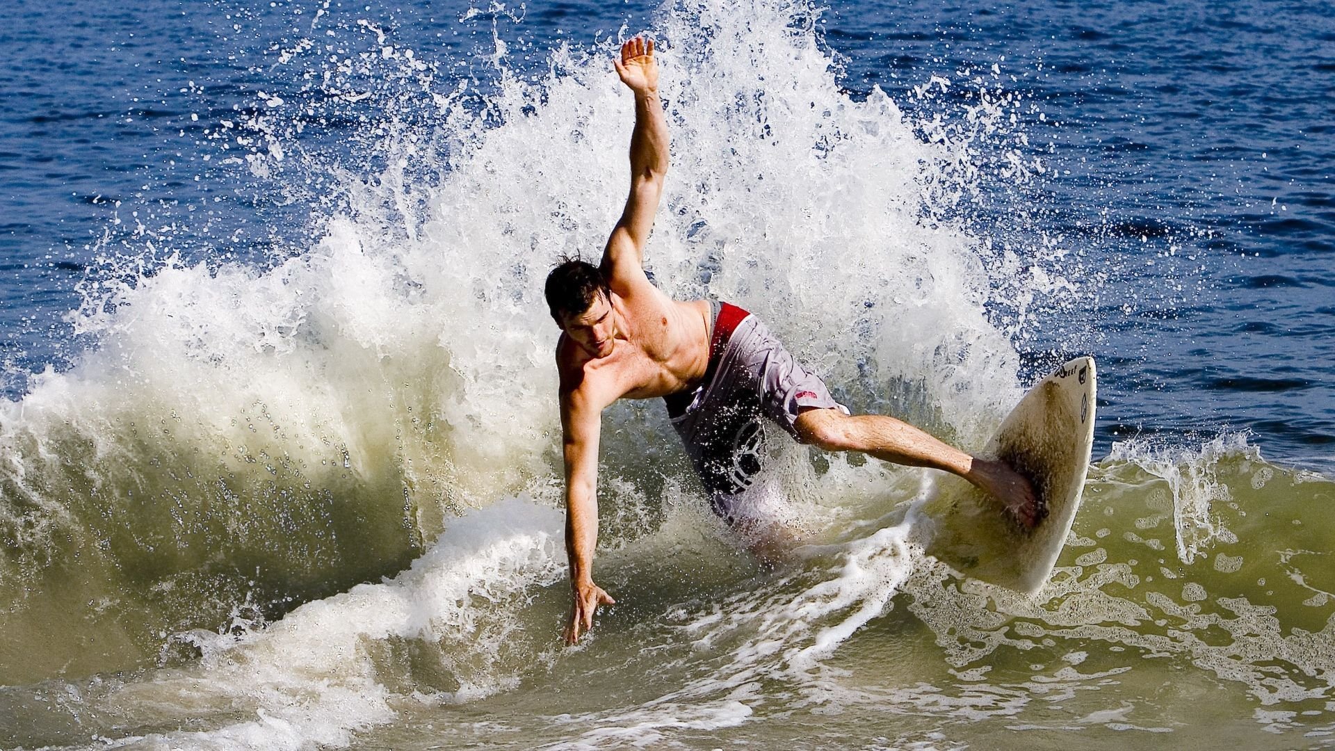 开云体育官方下载-现场炫技：球员炫酷过人集锦，超帅篮球过人